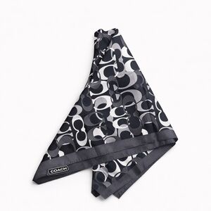 ✨ Coach 100% Silk Signature Square Scarf ✨